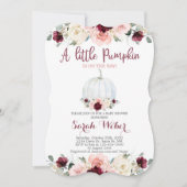 Een klein pompoenmeisje met herfst baby shower kaart (Voorkant)