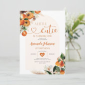 Een klein schatje wordt een Oranje verjaardag Kaart (Staand voorkant)