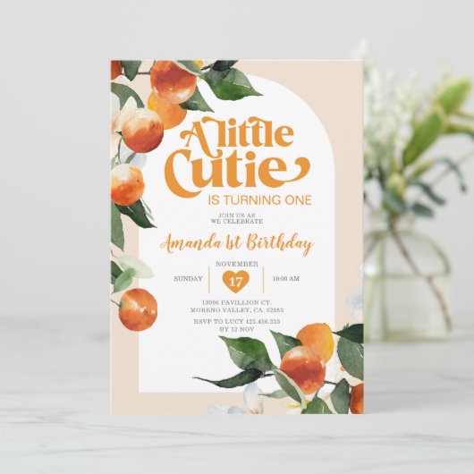 Een klein schatje wordt een Oranje verjaardag Kaart (Staand voorkant)