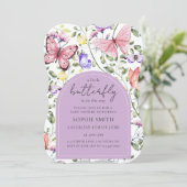 Een Klein Vlindertje Is Onderweg Paars Roze Kaart (Staand voorkant)