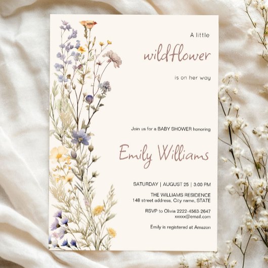 Een klein wildflower meisje baby shower uitnodigin kaart