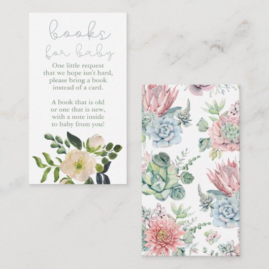 Een kleine babymeisjesschoen met een zachte, groen informatiekaartje (Voorkant / Achterkant)