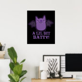 Een kleine Batty Funny Baby Bat Pun Dark BG Poster (Thuiskantoor)