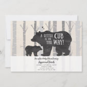 Een kleine Beer welp is op de weg Baby shower Kaart (Voorkant)