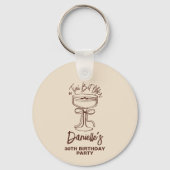 Een kleine beetje oudere espresso martini 30e verj sleutelhanger (Achterkant)