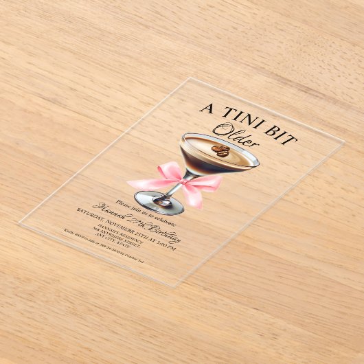 Een kleine beetje oudere Martini verjaardag uitnod Acryl Uitnodigingen (Laagn)