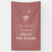 Een kleine beetje oudere Martini verjaardag welkom Spandoek (Verticaal)