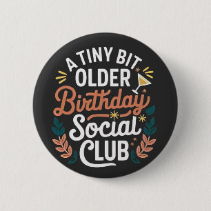 Een kleine beetje oudere verjaardag sociale club ronde button 5,7 cm