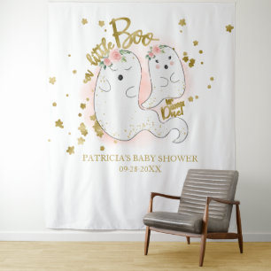 Een Kleine Boe Halloween Meisje Baby Shower Achter Wandkleed