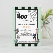 Een kleine boe heeft bijna een Halloween Baby show Kaart (Staand voorkant)