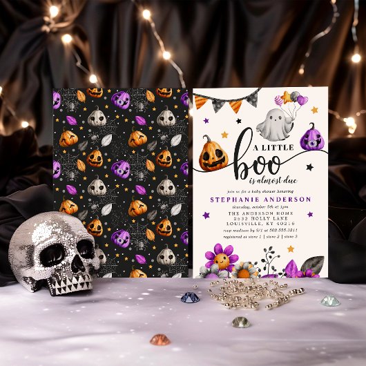 Een kleine boe heeft bijna een Halloween Baby show Kaart