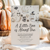 Een kleine boe heeft bijna een Halloween Baby show Kaart