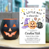 Een kleine boe heeft bijna een Halloween Baby show Kaart