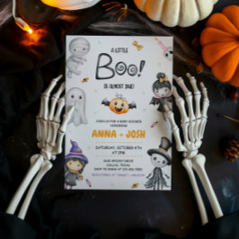 Een kleine boe heeft bijna een Halloween Baby show Kaart