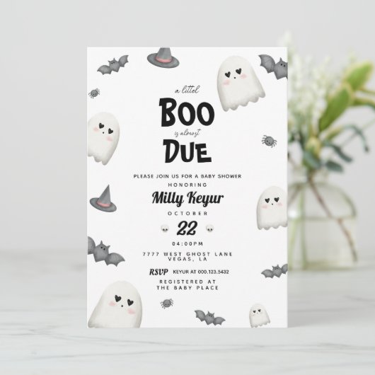 Een kleine boe heeft bijna een Halloween Baby show Kaart (Staand voorkant)