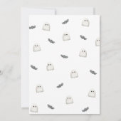 Een kleine boe heeft bijna een Halloween Baby show Kaart (Achterkant)