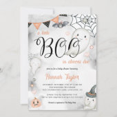 Een kleine boe heeft bijna een Halloween Baby show Kaart (Voorkant)