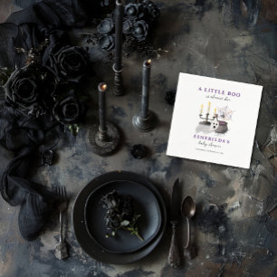 Een kleine boe heeft bijna een Halloween Baby show Servet