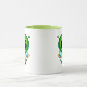 Een kleine buitenaardse met een ballonpistool. mok (Midden)