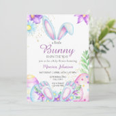 Een kleine Bunny is onderweg Baby shower Kaart (Staand voorkant)