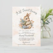 Een kleine Bunny Wildflower Baby shower uitnodigin Kaart (Staand voorkant)