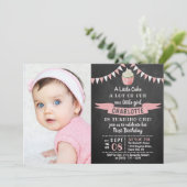 Een kleine Cake Chalkboard Foto 1st Birthday Kaart (Staand voorkant)