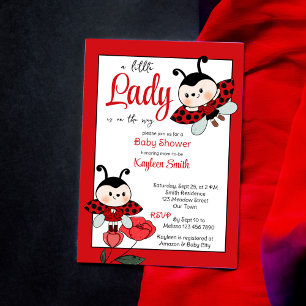 Een kleine dame met een schattige ladybug baby sho kaart