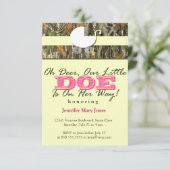 Een kleine Doe is onderweg. Camo Invite Kaart (Staand voorkant)