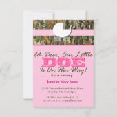 Een kleine Doe is onderweg. Camo Invite Kaart (Voorkant)