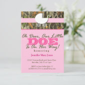 Een kleine Doe is onderweg. Camo Invite Kaart (Staand voorkant)