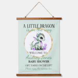 Een kleine draak is onderweg hangend wandkleed