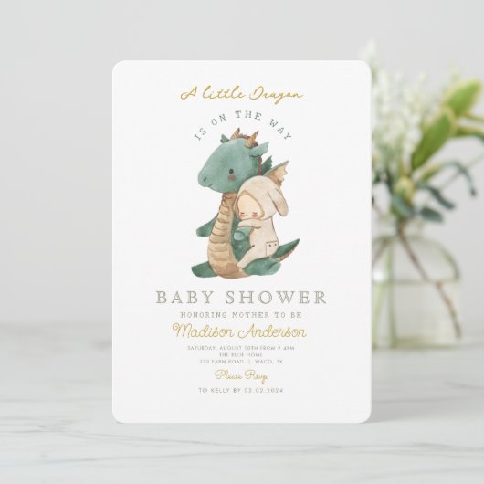 Een kleine draak is op weg naar Baby shower Kaart (Staand voorkant)