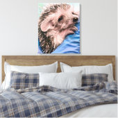 Een kleine en verweesde baby egel voeden canvas afdruk (Insitu (Slaapkamer))