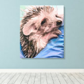 Een kleine en verweesde baby egel voeden canvas afdruk (Insitu (Houten vloer))