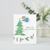 Een kleine engel brengt de kerst-Magie Feestdagenkaart (Staand voorkant)