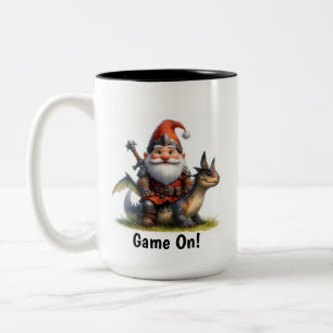 Een kleine Gnome Warrior poseren met zijn draak Tweekleurige Koffiemok