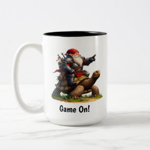 Een kleine Gnome Warrior poseren met zijn schildpa Tweekleurige Koffiemok