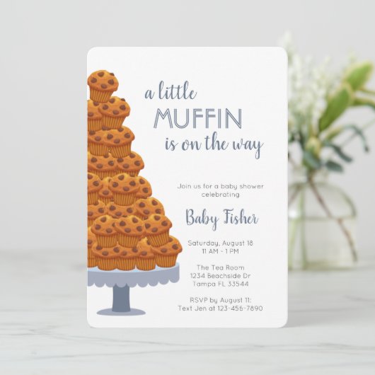 Een kleine muffin Blue Baby shower-uitnodiging Kaart (Staand voorkant)