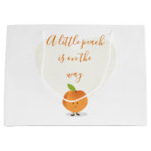 Een kleine peach is onderweg Baby shower Groot Cadeauzakje (Voorkant)