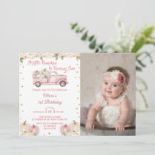 Een kleine pompoen 1e verjaardag roze vrachtwagen kaart (Staand voorkant)