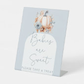 Een kleine pompoen Herfst Baby shower Baby's zijn  Reclamebord Met Voetstuk (Voorkant)