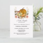 Een kleine pompoen is de manier waarop herfst baby kaart (Staand voorkant)