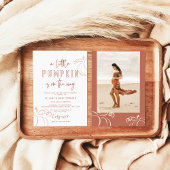 Een kleine pompoen is onderweg naar Baby shower Kaart