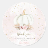 Een kleine pompoen is onderweg naar baby shower ronde sticker (Voorkant)
