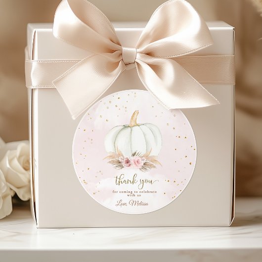 Een kleine pompoen is onderweg naar baby shower ronde sticker