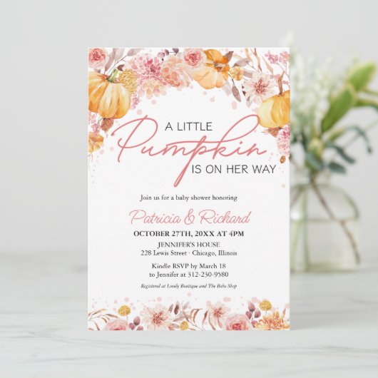 Een kleine pompoen is op weg naar het Baby shower Kaart (Staand voorkant)