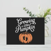 Een Kleine Pompoen Kweken Herfst Zwangerschap Feestdagenkaart (Staand voorkant)