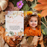 Een kleine pompoen verjaardagsfoto bedankkaart kaart<br><div class="desc">Bedankt voor het kiezen van onze A Little Pumpkin Birthday Photo Thank You Card! Deze schattige kaart is ideaal voor het tonen van een gekoesterde foto van het verjaardagsfeest van je kleintje terwijl je je dankbaarheid uitdrukt. Met leuke pompoen design en een aanpasbare foto gebied, het is een gedenkwaardige manier...</div>