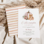 Een kleine pompoen Vintage Floral Pumpkin Teddy Be Kaart<br><div class="desc">Viel de moeder-op-moet-zijn met deze ,  stoffige najaarsuitnodiging van het roos met een illustratie van een schattige teddybeer naast een pompoen met een florale bouquet en een gestreepte achterkant.</div>