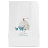 Een kleine pompoenHerfst Baby shower Medium Cadeauzakje (Achterkant)